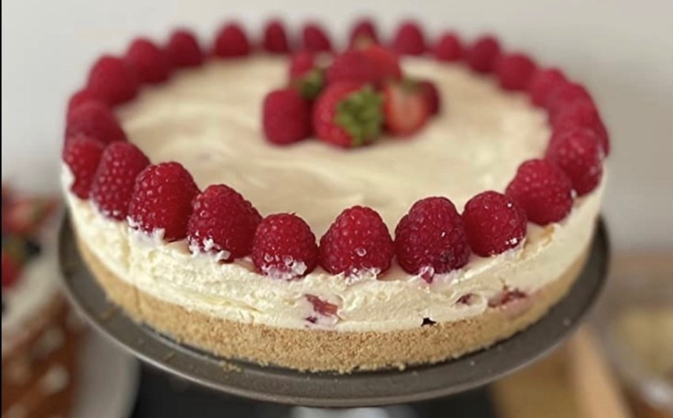 Low carb & keto friendly Raspberry & Vanilla Cheesecake